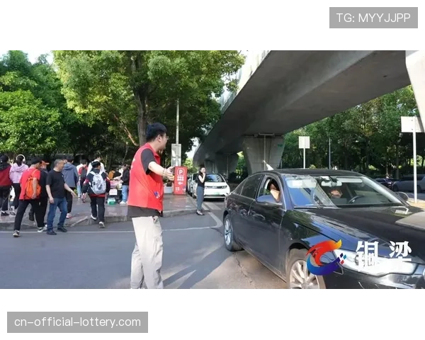 铜梁区免费开放20余处临时停车路段，轨道交通加开返程专列服务球迷